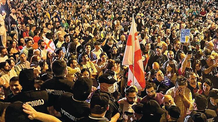    СЕРГЕЙМАЛЬГАВКО/ТАСС Грузинская оппозиция попыталась силой захватить власть, протестуя против закона об иноагентах