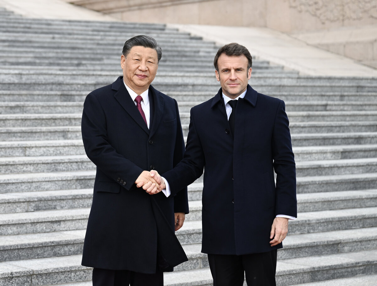     Си Цзиньпин и Эммануэль Макрон / globallookpress.com / Xinhua/Xie Huanchi