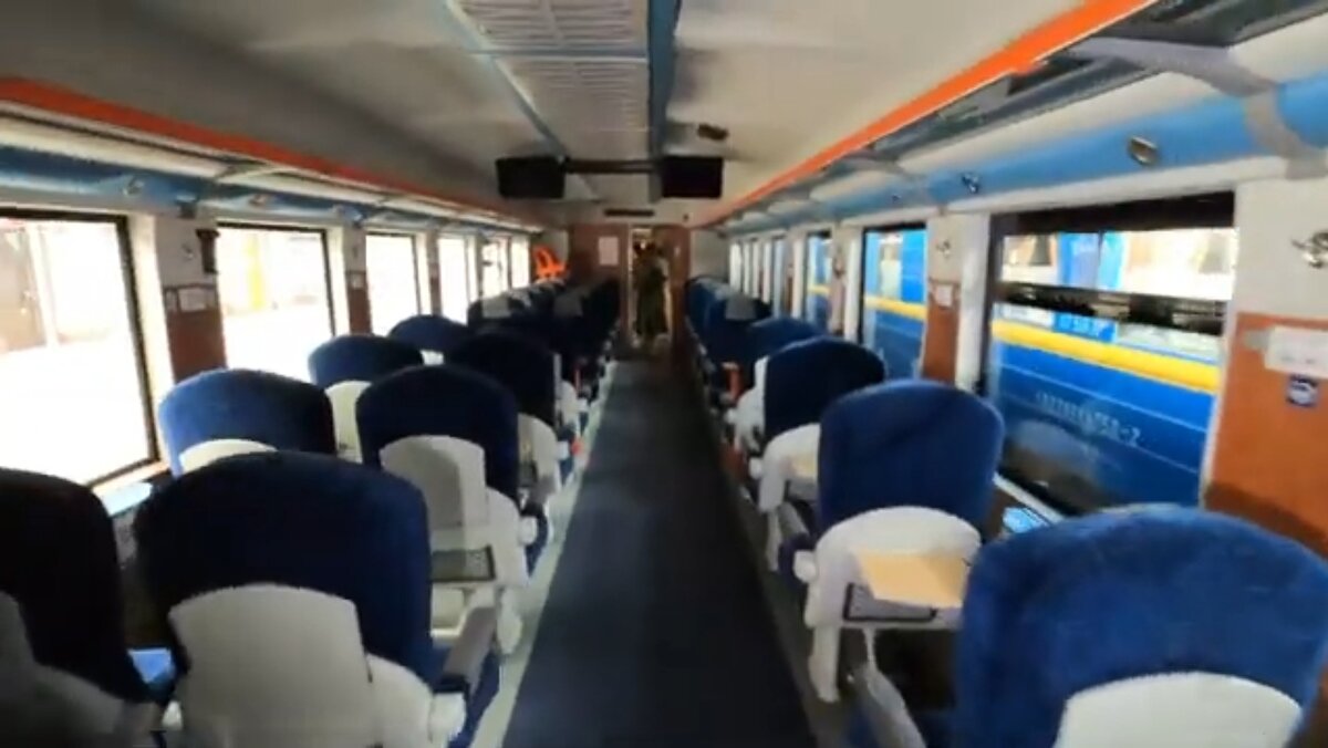 Салон 1 класса дизель поезда Д1М.источник фото:канал Travis Petrov