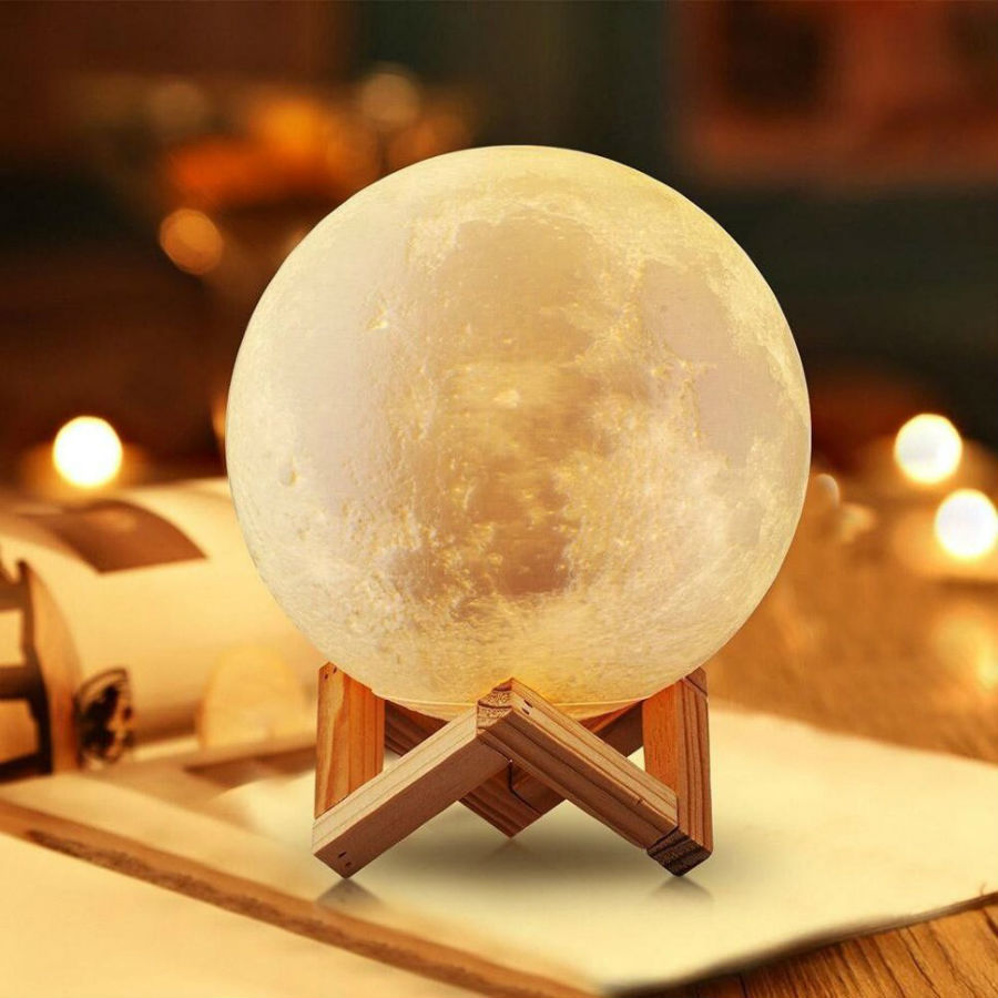 фото: https://static.insales-cdn.com/images/products/1/7254/373144662/svetilnik-nochnik-3d-shar-luna-moon-lamp.jpg
