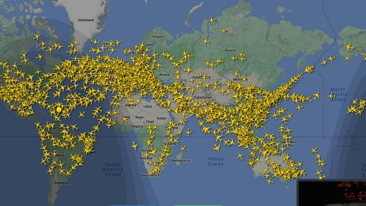 Трафик самолетов в небе в реальном времени