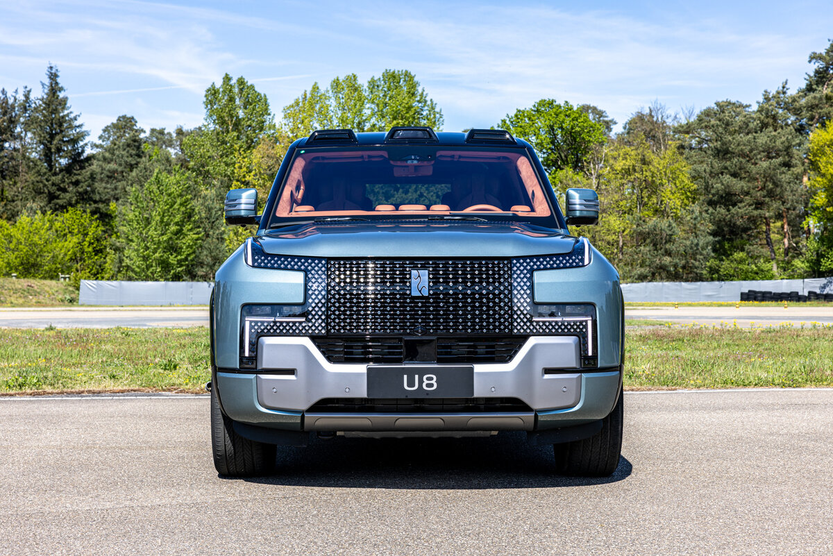 Визуально U8 выглядит очень футуристично, но технически он представляет собой то, что уже возможно в настоящее время))