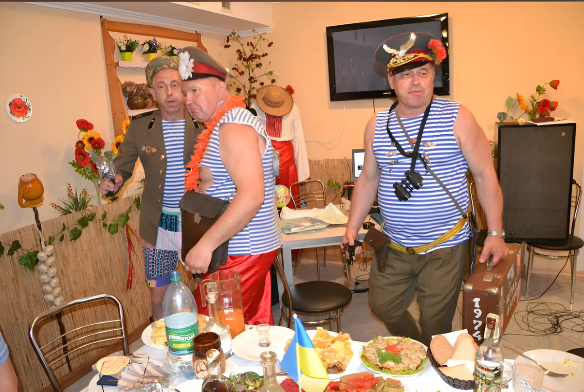 Встреча однополчан 5 гвардейского полка связи в 2013 году. Фото из группы в "ОК".