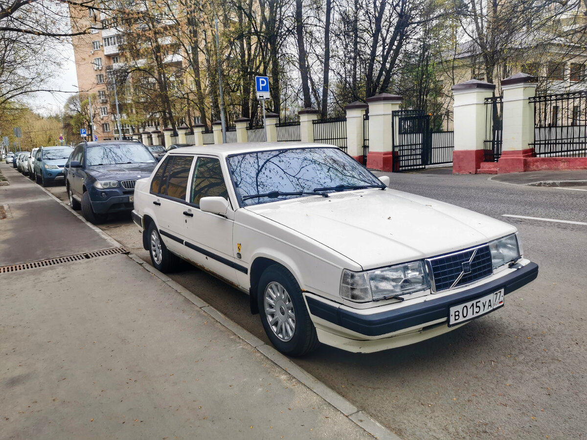 Автомобиль Volvo 940. Пехотная улица. Как по мне - очень красивый автомобиль!