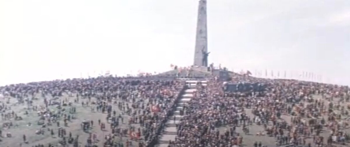 Вот так открывали памятник в 1967 году