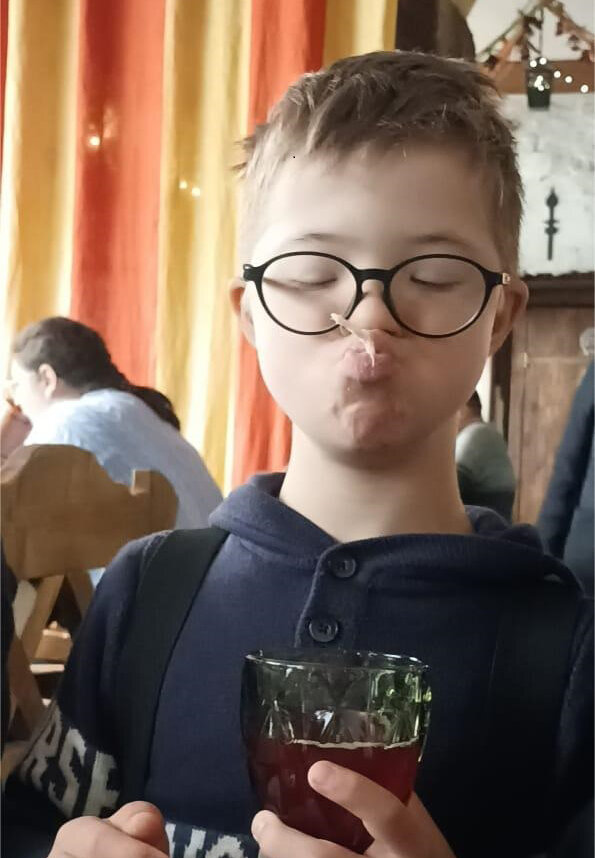 Святик в кафе
