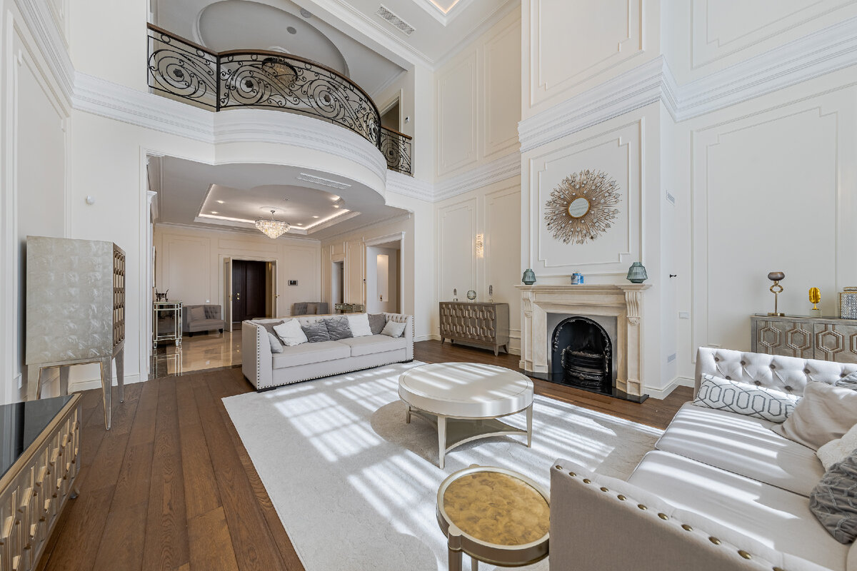 Гостиная в стиле американской классики в поселке Агаларов Эстейт