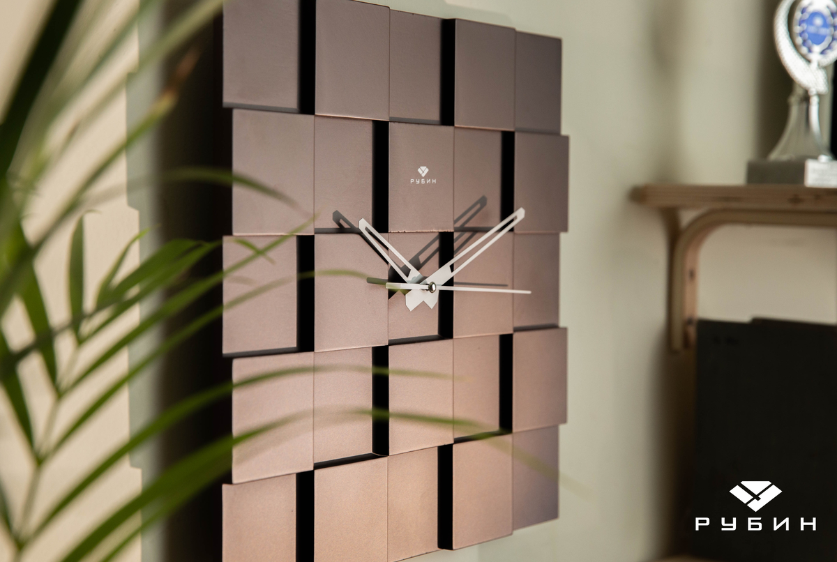Интерьерные часы из дерева «Мозаика» от Уральского часового завода «Рубин»