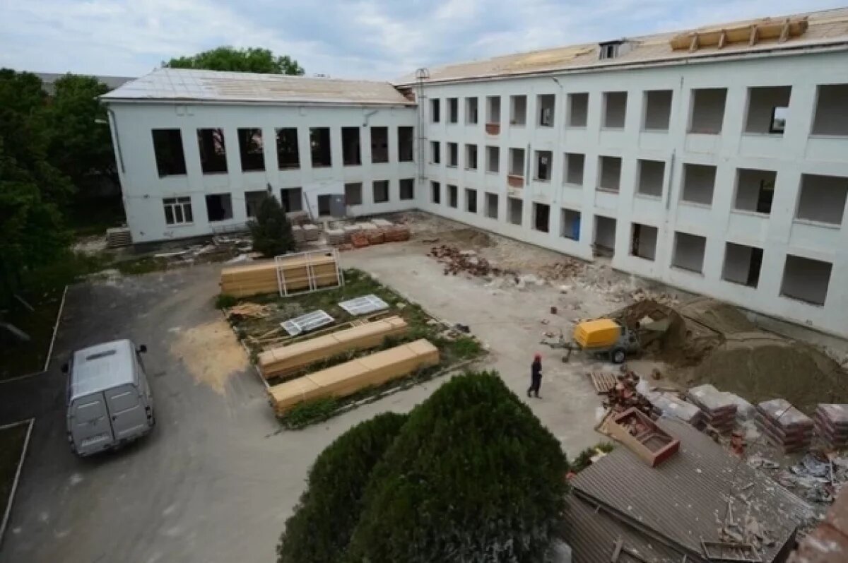    Мэр Майкопа и глава Минобрнауки Адыгеи проверили ход капремонта школ