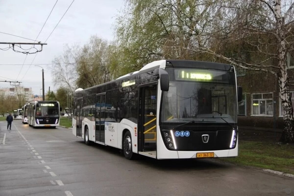    В Барнауле вышли на линию новые автобусы