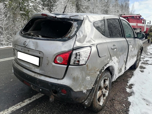    В Нагорском районе на скорости перевернулся Nissan
