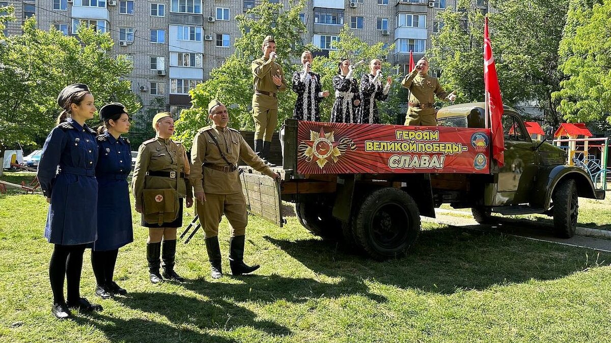 Краснодарская полиция поздравила ветеранов на ретро-автомобилях |  Краснодар. Новости | Дзен