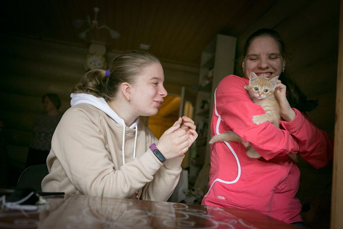 Даша, Люба и котенок Рыжик