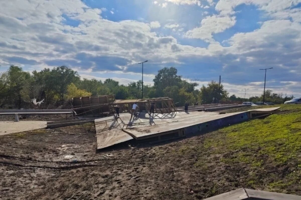    Обломки оренбургского скейт-парка облюбовали подростки