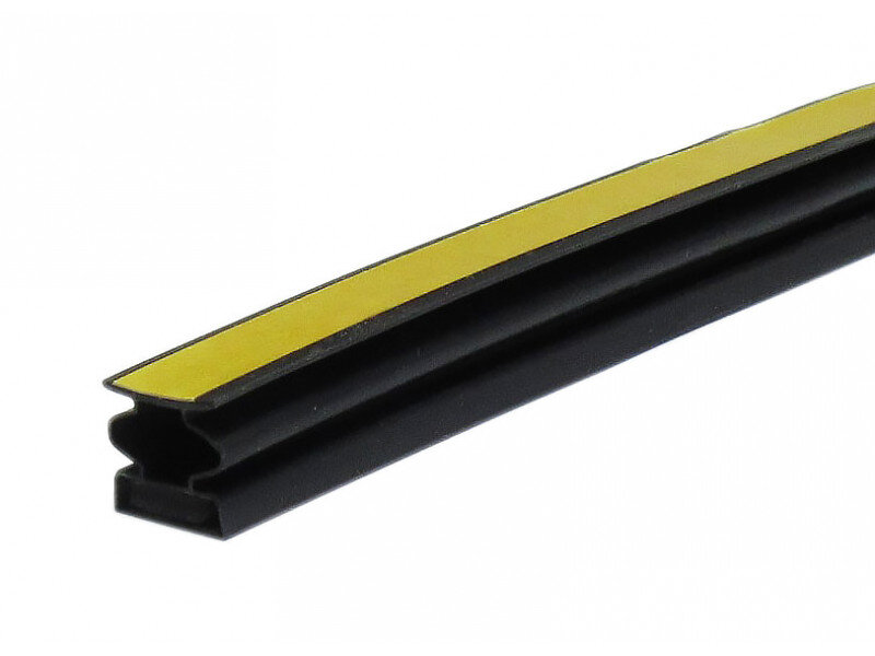 Это магнитный уплотнитель, который используют для входных дверей. Похож на уплотнитель в холодильнике