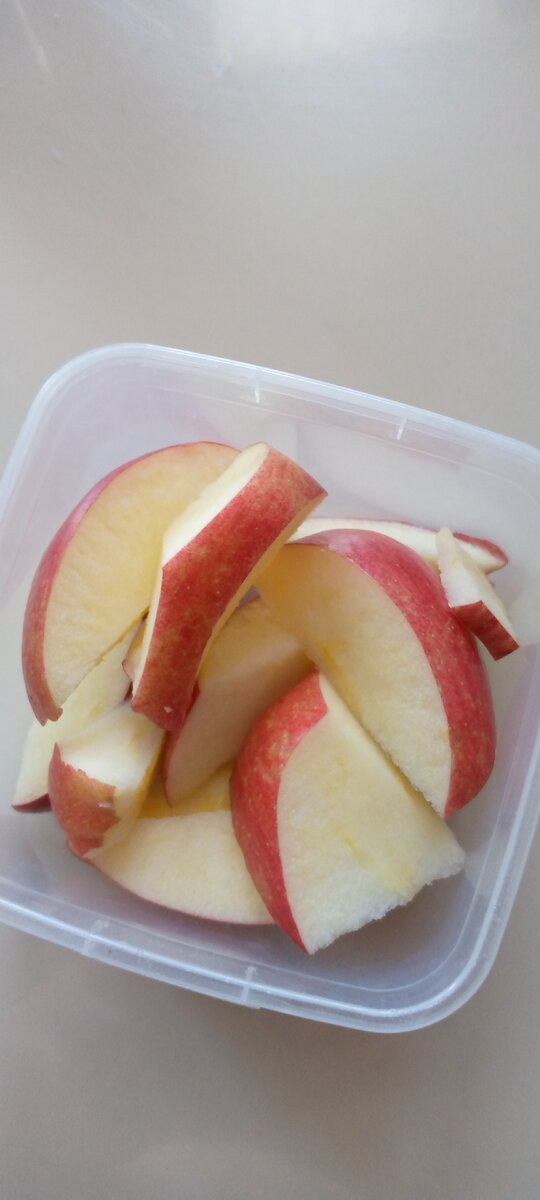 Яблоко красное. 