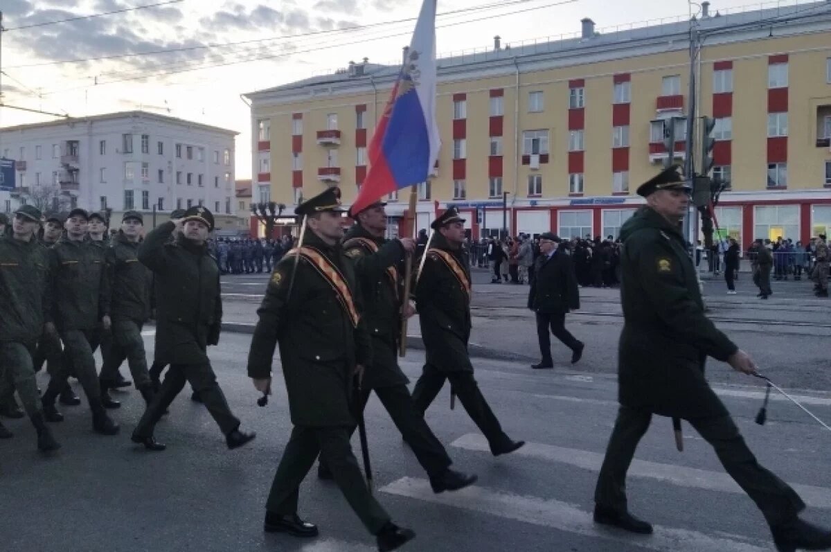 Шествие на правом, концерт на левом. Полная программа на 9 мая в Красноярске  | АиФ–Красноярск | Дзен