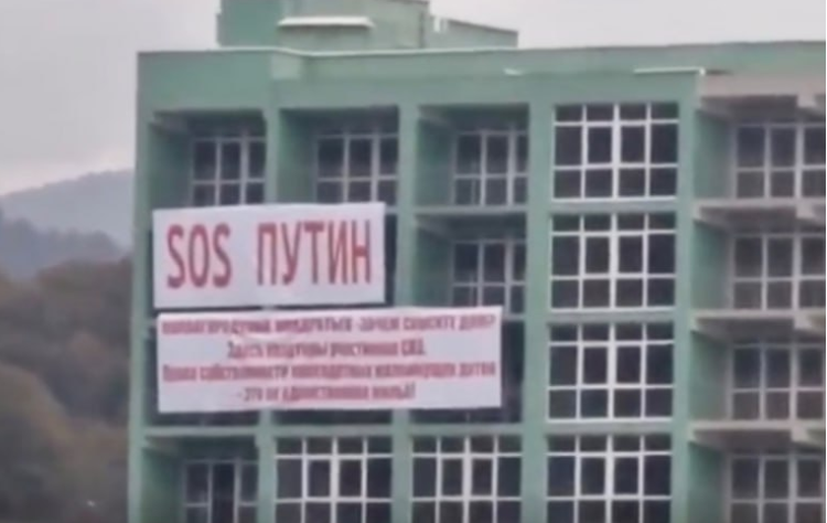 Дом в Хостинском районе по улице Искры, 13