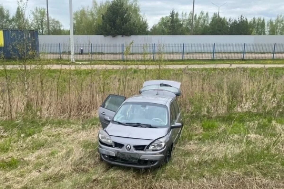    В Тверской области выяснявшие отношения на М-9 водители попали в ДТП