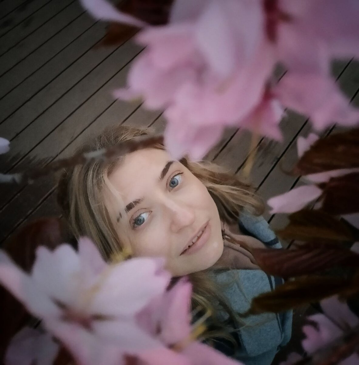 Смотрю мимо камеры