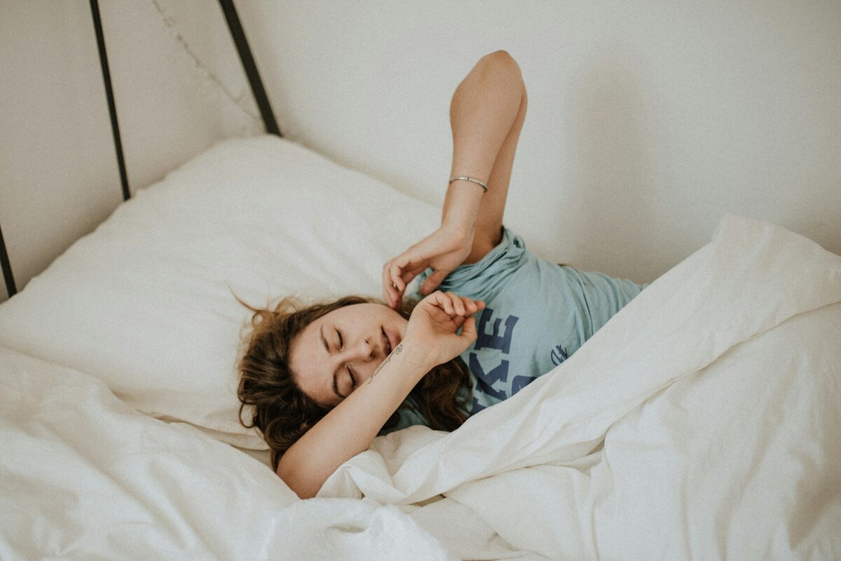     Люди, которые спят в выходные дольше, чем в будни, имеют низкий риск депрессии