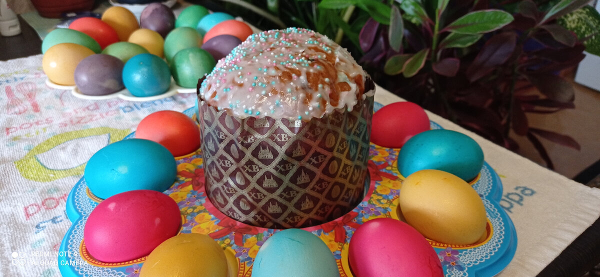 Муж ещё спит, а я стол накрываю. 