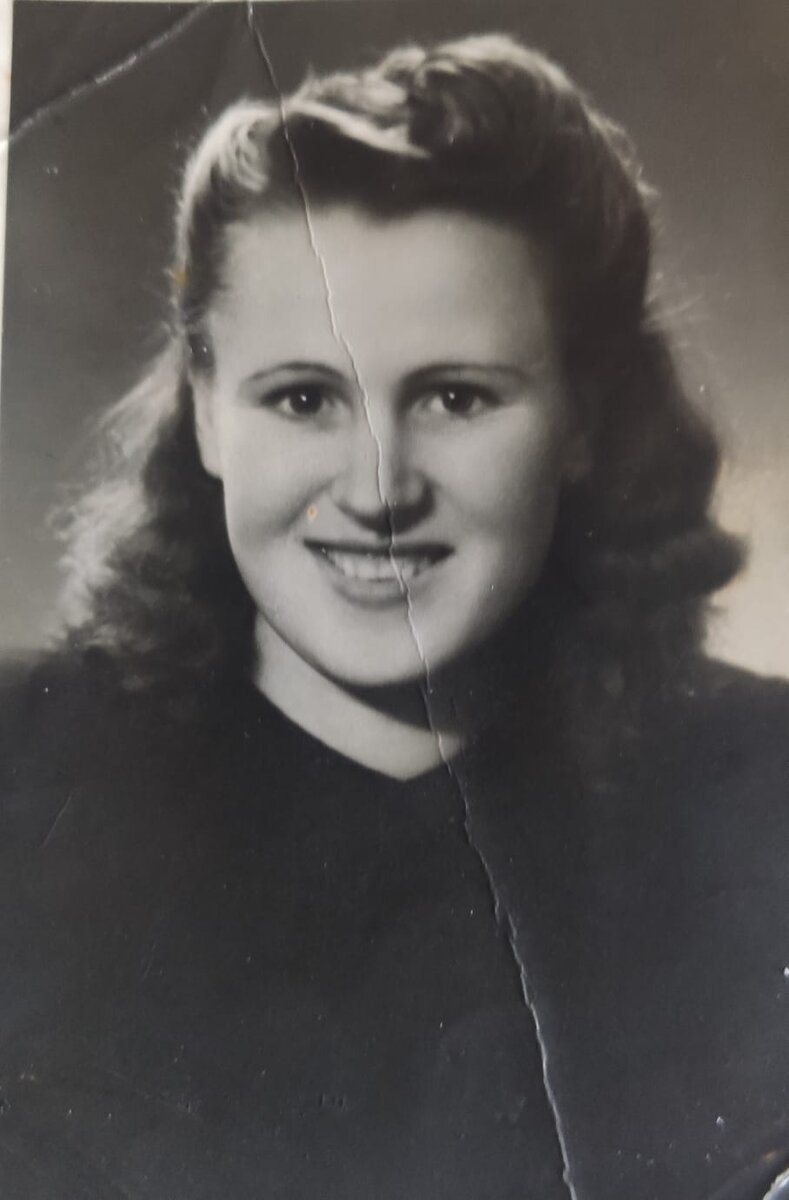 Фото автора. Бабушка в молодости.