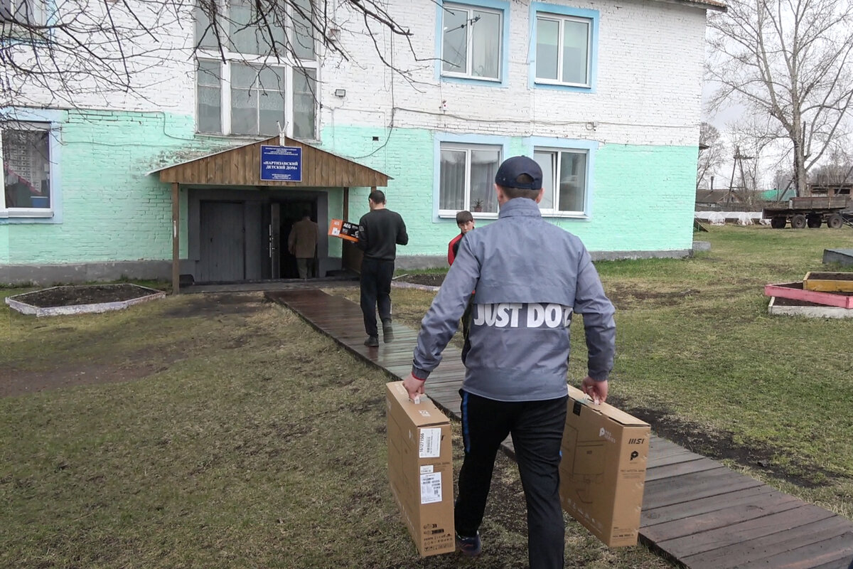 Поддержка холдинга делает жизнь детей в селе Стойба ярче и интереснее |  СИБЗОЛОТО | Дзен