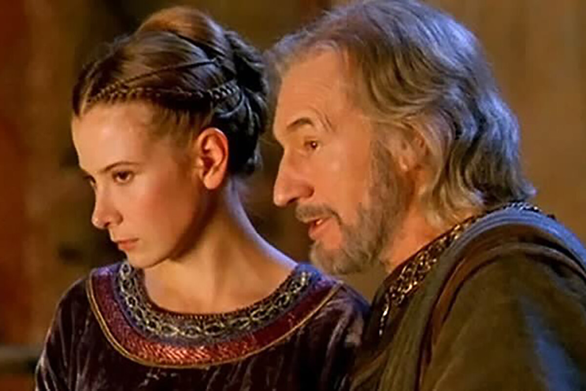 Flying Freehold Productions / Hallmark Entertainment📷Юлия Высоцкая и Патрик Стюарт в фильме «Лев зимой», 2003 год
