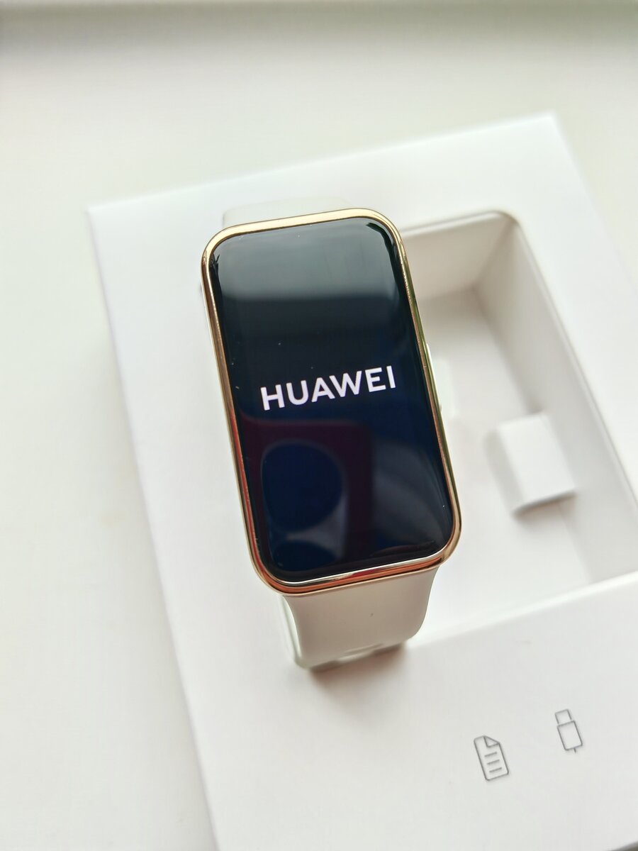 Продолжаю обзоры линейки фитнес-устройств Huawei, и сегодня у меня на тесте браслет Huawei Band 9, продажи которого стартовали в мае этого года. Давайте познакомимся с ним поближе.-2