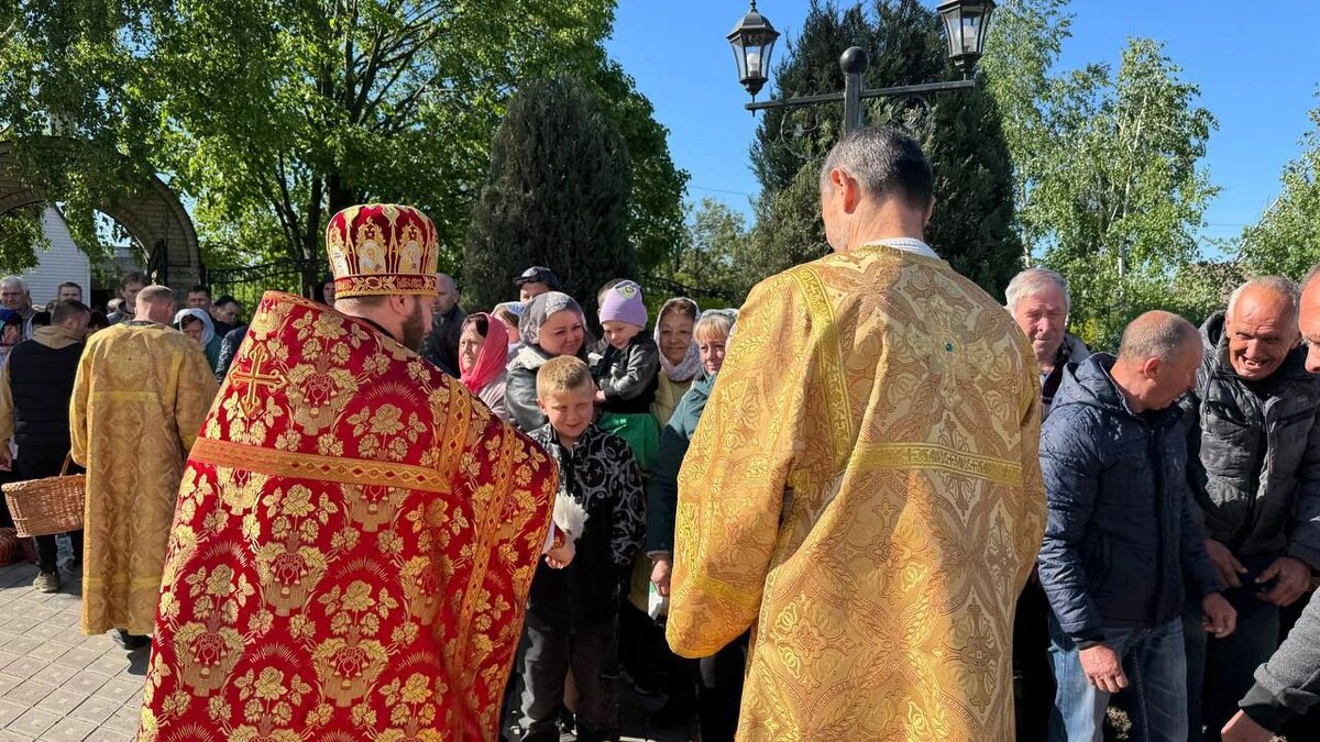 Жители Волновахи встретили Пасху в восстановленном Ямалом храме | Время  Новостей | Дзен