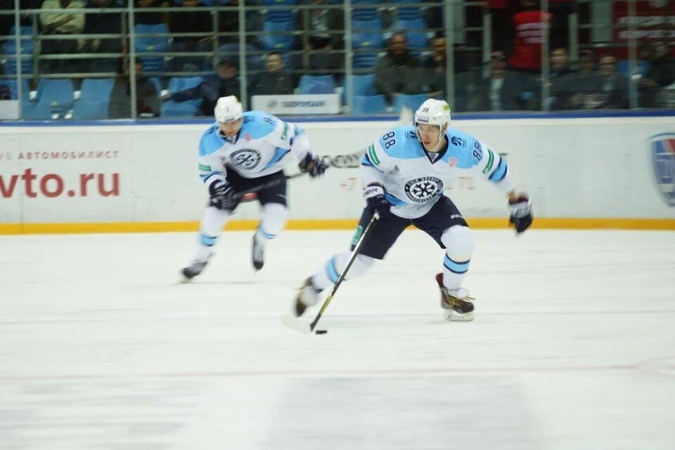    Нападающий Валентин Пьянов возвращается в ХК «Сибирь». Алексей БУЛАТОВ