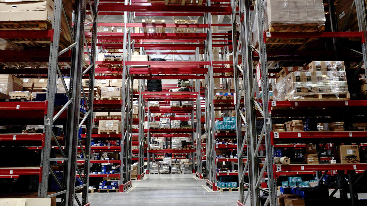 Склад интернет магазина parts.sotrans.ru