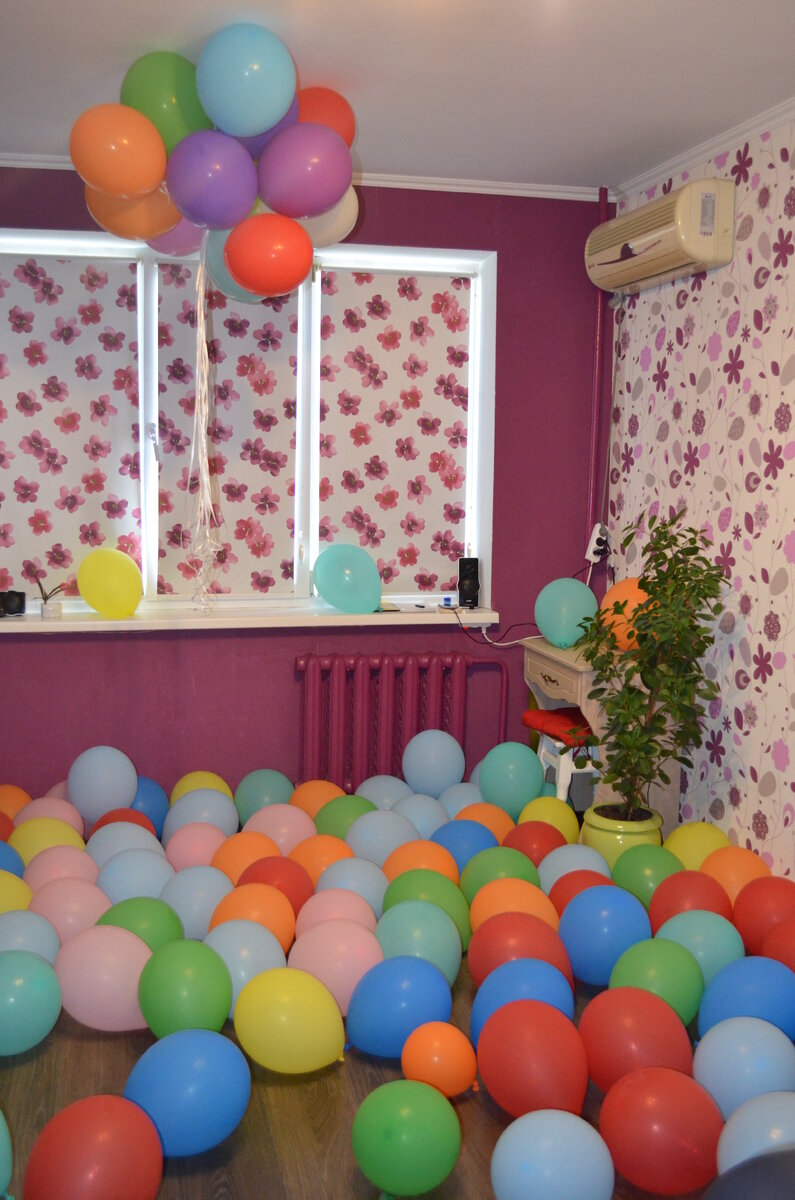 1.1.Чистота жилища очень важна. Не только потому, что все гости испугаются и разбегутся, а и потому, что в грязном пространстве энергия Ша контейнируется во всех уголках, где не достала швабра Человека.
1) Желательно выбросить все надломленные, и ненужные вещи. Они - вампиры, забирающие Вашу жизненную энергию. Да и не очень приятно всегда ходить в носках, чтобы не пришлось мыть ноги при передвижении из комнаты в комнату, переступая/огибая эти самые лишние предметы, о которых шла речь выше. В это мне помогают:
2) aquavelt Zelmer, паровая система Karcher, и, конечно...
3) ... Макс, который участвовал в вывозе всех моих вещей/сумок/обуви,  в составе которых была синтетика и кожа (а это, на минуточку, весило более 25 кг., как показали весы Новой Почты). Что касается моего немецкого друга, его высокая температура не только регулирует количество микробов (+ можно забыть об использовании химии), а и дарит приятную влагу "послевкусия".