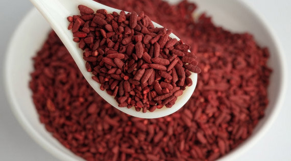 У красного ферментированного риса несколько названий: дрожжевой рис, расный рис «кодзи», красный кодзиевый рис, ан-ка, анг-как