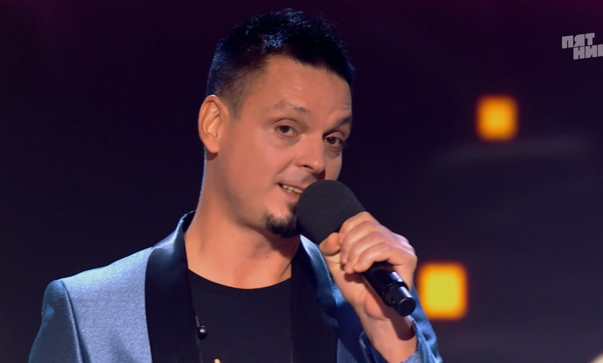 Алексей, родственник секретного артиста. Рассказывает о своей старшей сестре. Листайте вправо, чтобы увидеть отгадку. 