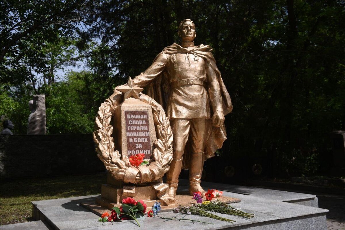 Памятники героям Великой Отечественной войны в Алматы © Sputnik/Ертай Сарбасов