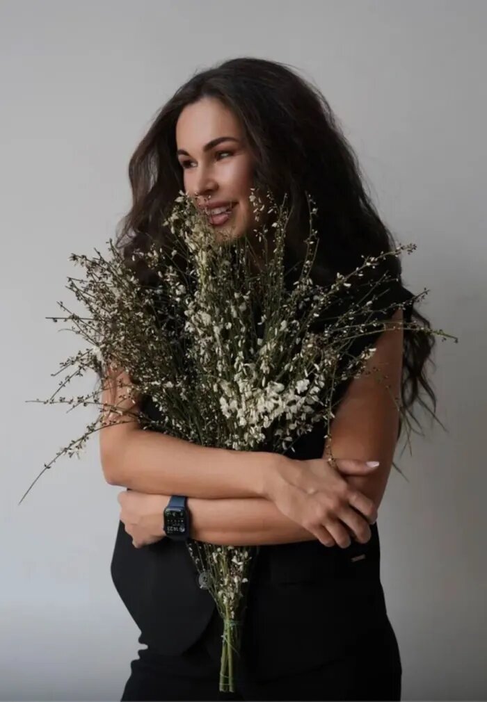 Меня зовут - Женя Васильева. Фитнес-тренер, блогер, мама 