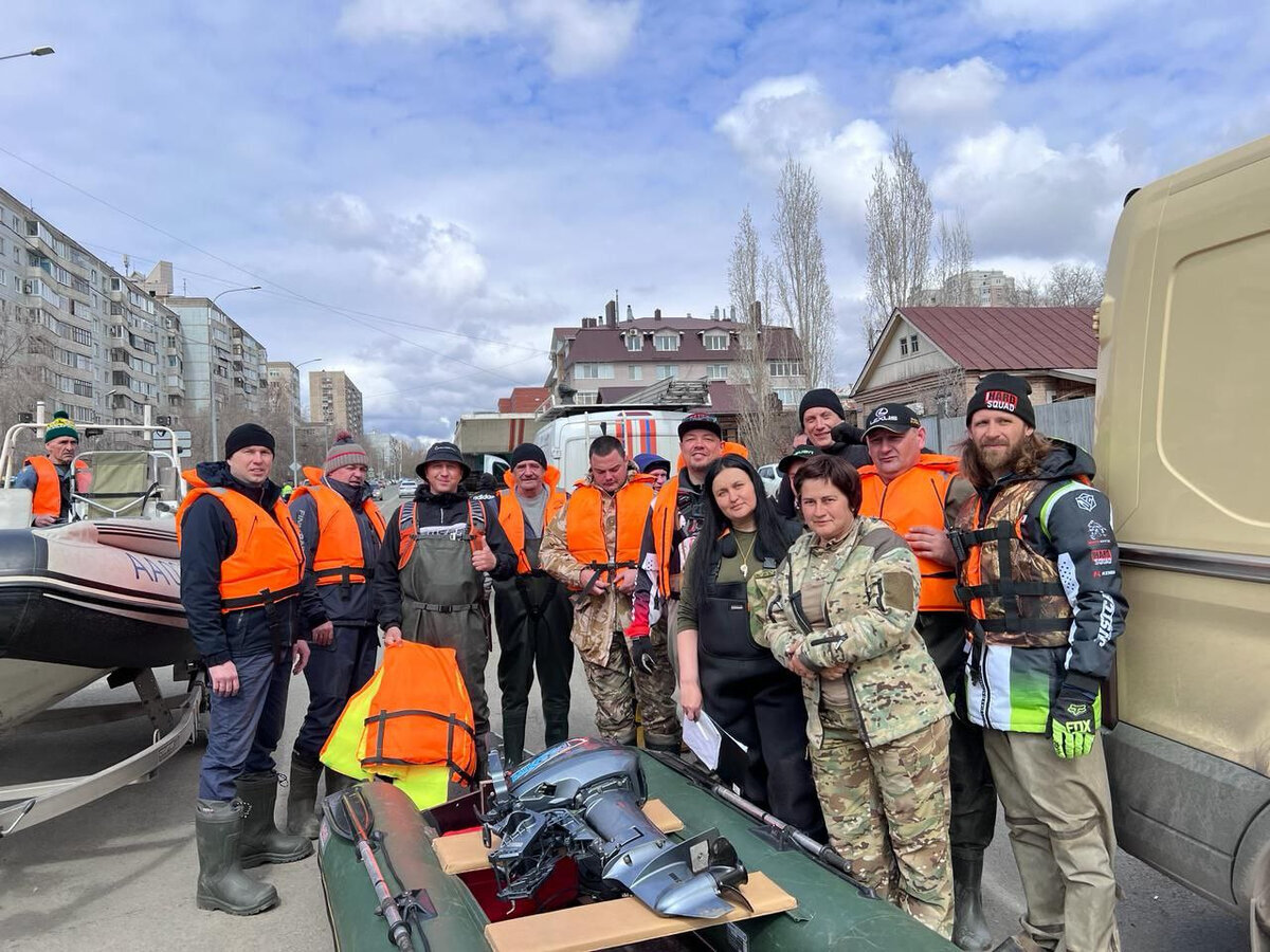 Коты в воде: приехавший из Донецка приют «Кошкин Дом» спасал животных в  затопленной Оренбургской области | Readovka.news | Дзен