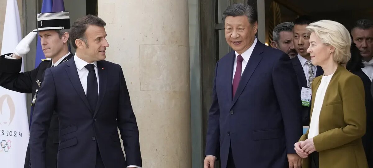 Глава Еврокомиссии фон дер Ляйен обвинила лидера Китая Си в несправедливых условиях торговли во время своего визита в Париж. Если Китай должно не отреагирует, Брюссель не побоится принятия жестких мер.