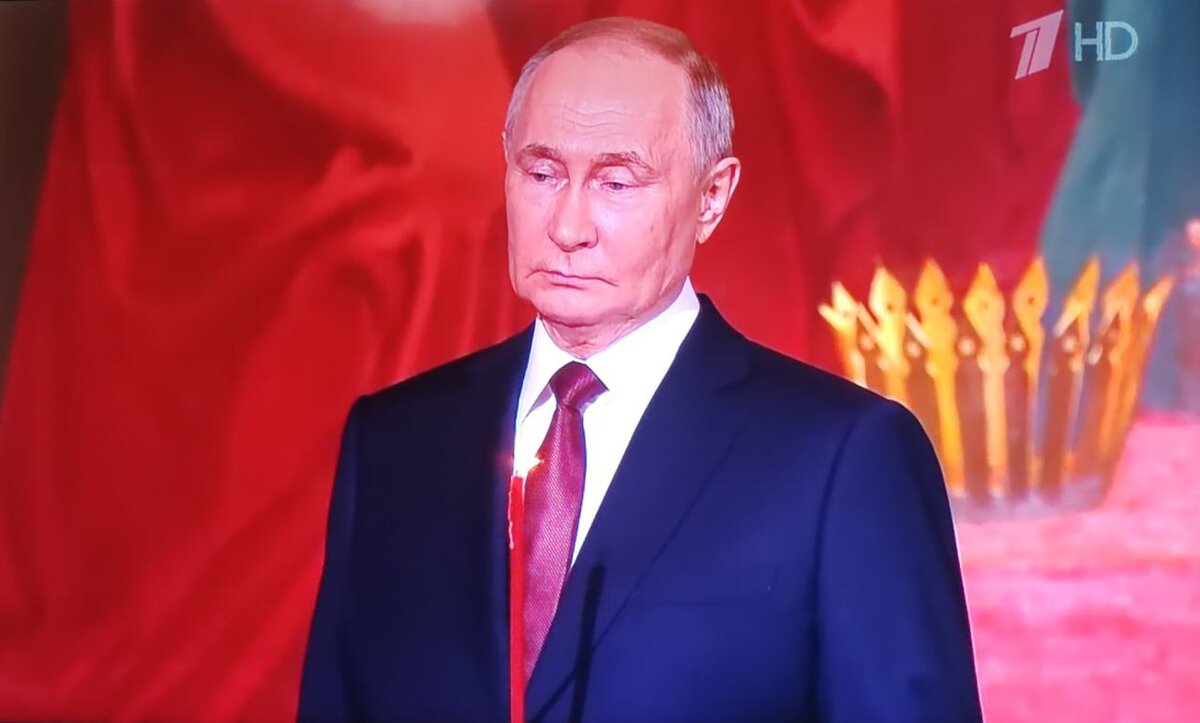 Владимир Путин на пасхальном богослужении в храме Христа Спасителя. Фото: трансляция Первого канала