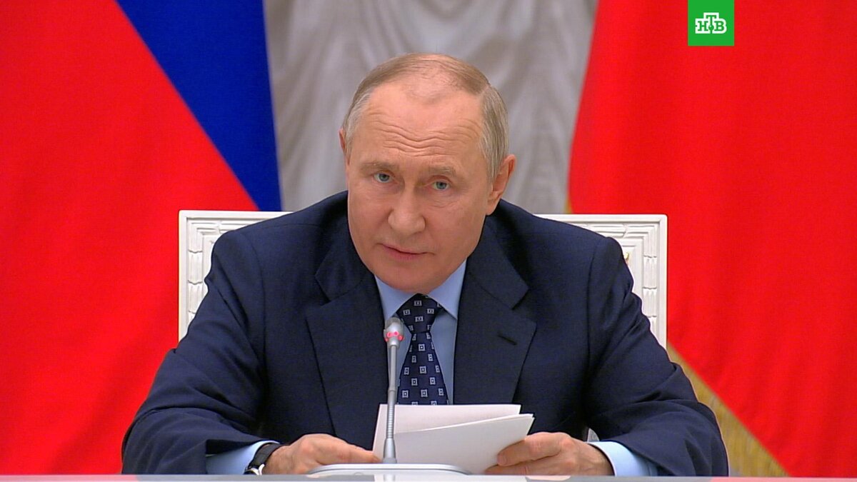    Путин назвал важнейшей задачей обновление парка общественного транспорта в России