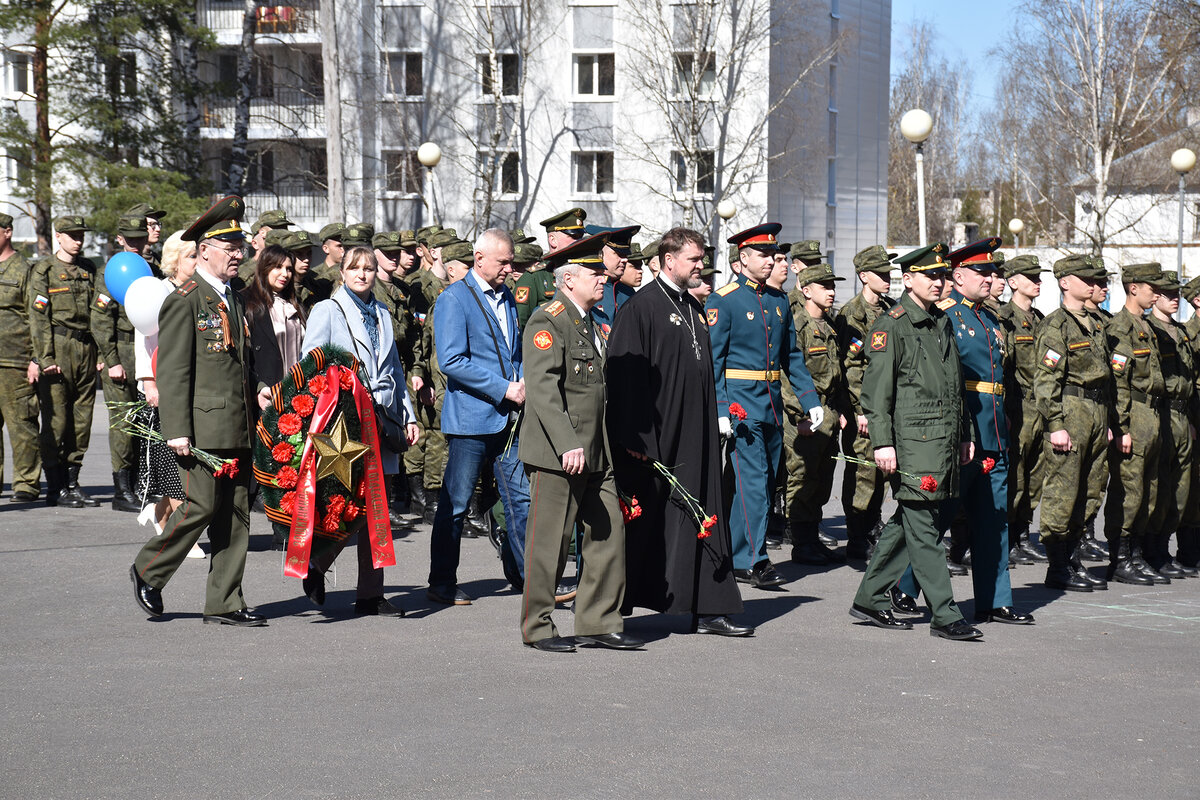 На церемонии возложения венков