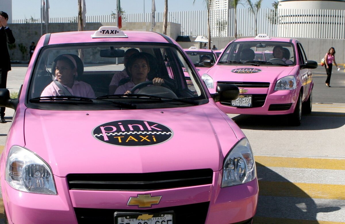 Источник фотографии: https://mavink.com/explore/Pink-Taxi