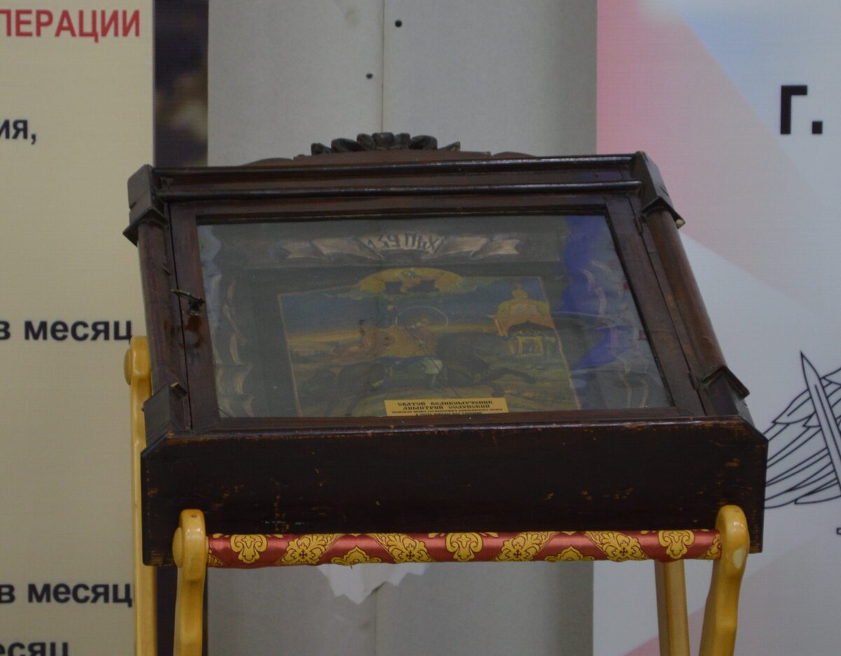    Военком области Дмитрий Килеев и митрополит Петр посетили пункт отбора на службу по контракту Кристина Просвиркина