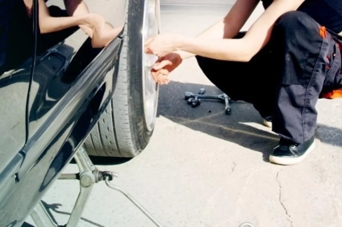    В брянском Новозыбкове водитель попал под собственный автомобиль