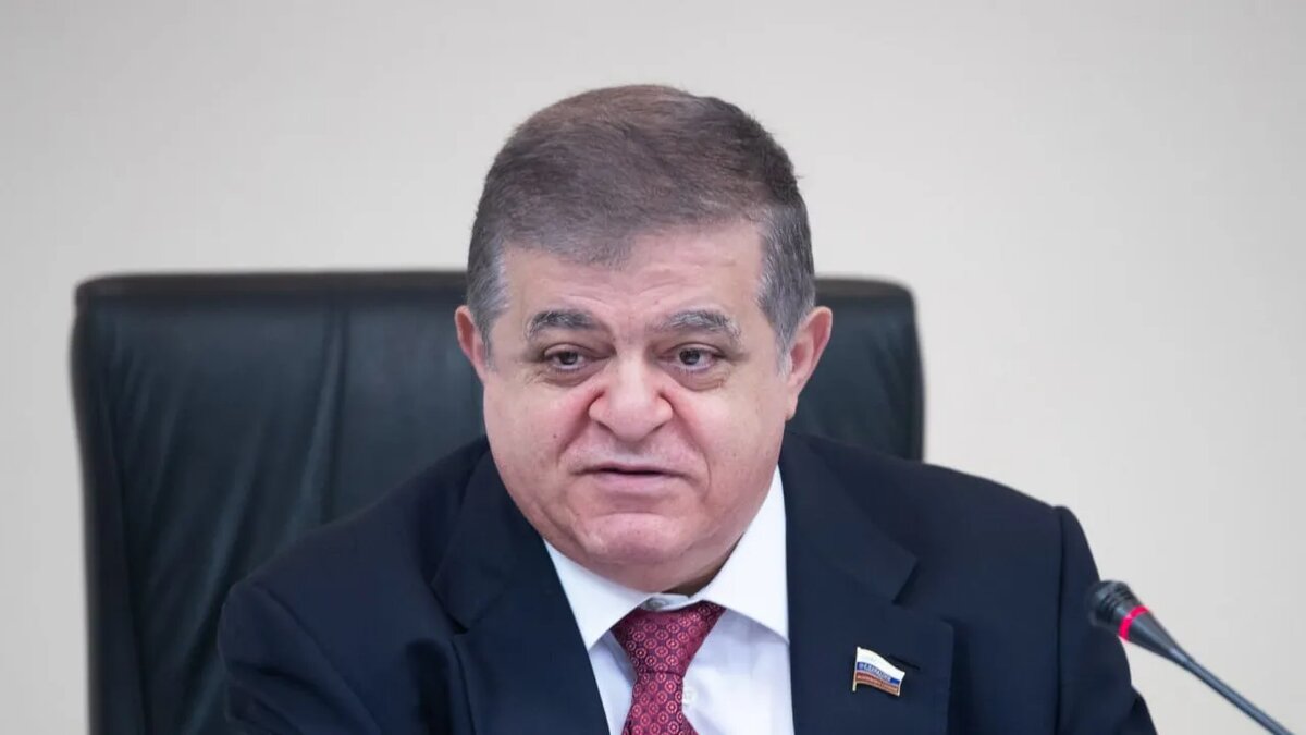    Первый заместитель председателя Комитета Совфеда по международным делам Владимир Джабаров.