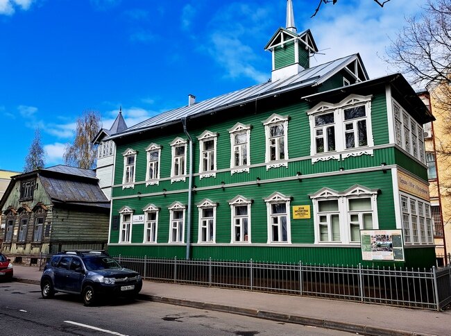 Два «выживших» деревянных дома на Еленинской улице /фото из личного архива, 2024/