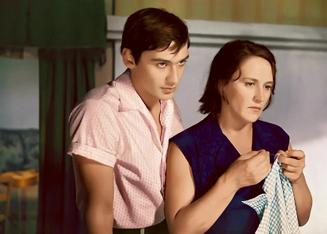 Кадр из фильма "Русское поле"