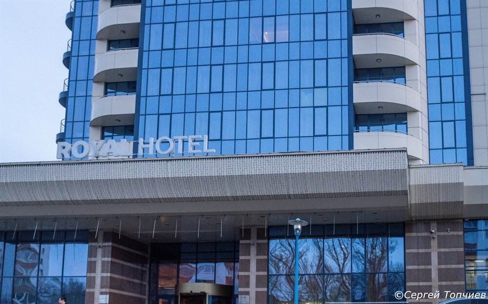 Смотрим с улицы на гостиницу